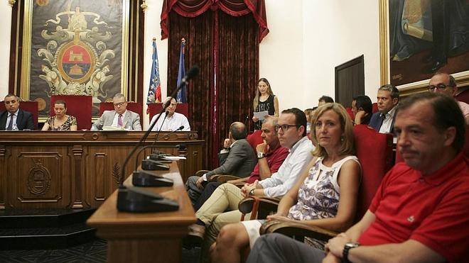 Alonso fija para mañana el Pleno del estado de la ciudad y el PSOE la acusa de «filibusterismo»