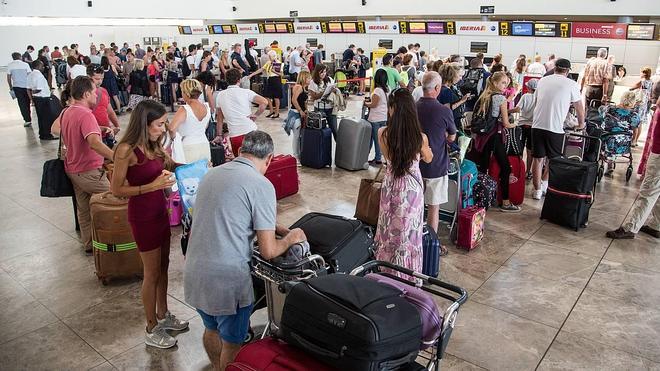 El Altet registrará más de un millar de operaciones en la vuelta de vacaciones