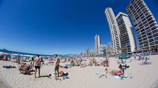 Benidorm alcanza en agosto un 92,5% de ocupación hotelera y Alicante llega al 90%