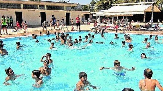 Las piscinas municipales ganan 10.000 usuarios este verano