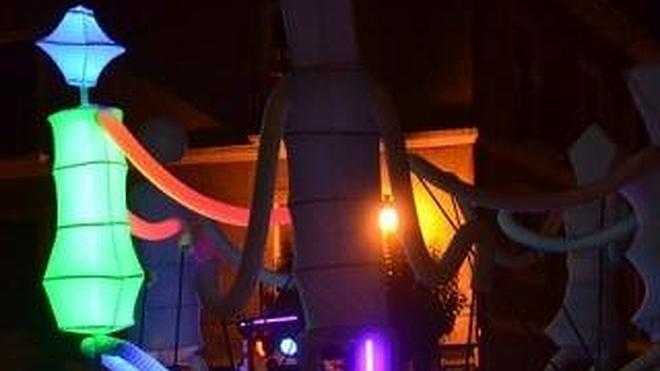 Piratas y bailarines toman la calle