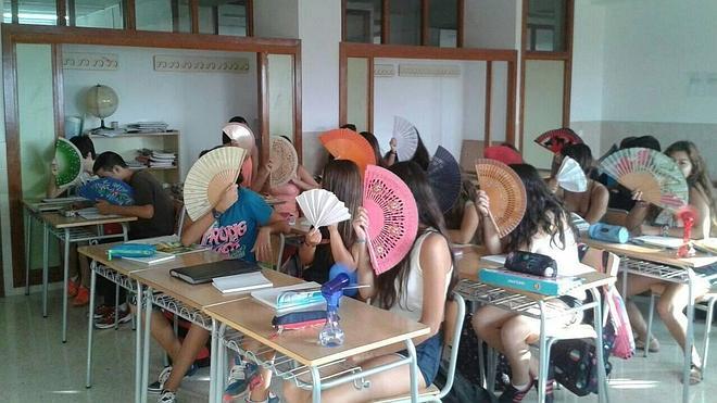 Siguen las protestas por el calor en las aulas en el día más caluroso del mes