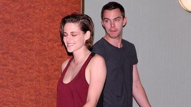 Kristen Stewart, de cita romántica con Nicholas Hoult