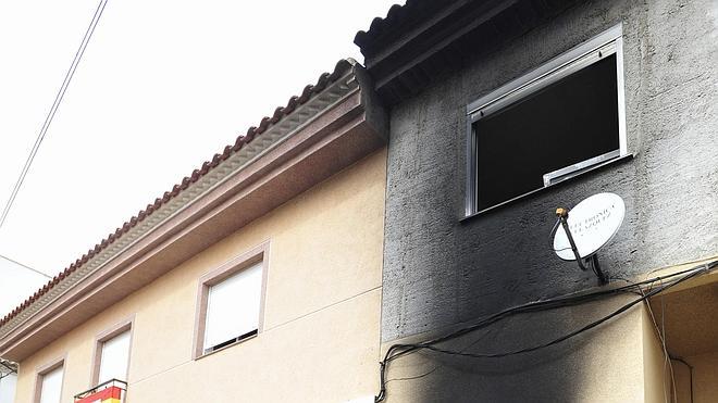 Herido un joven tras saltar desde el balcón de una vivienda incendiada en Murcia