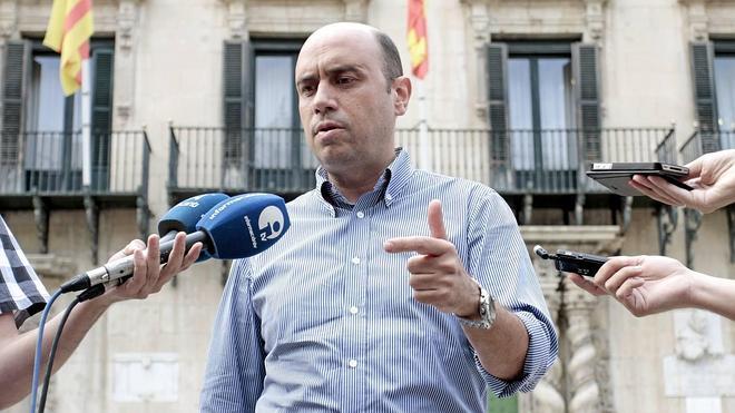 Los candidatos socialistas se esfuerzan por desvincularse del lastre del 'caso Rabasa'