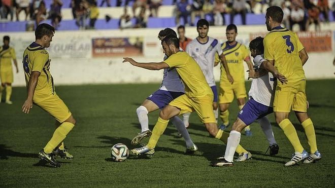 Dos goles oriolanos para sentenciar el derbi