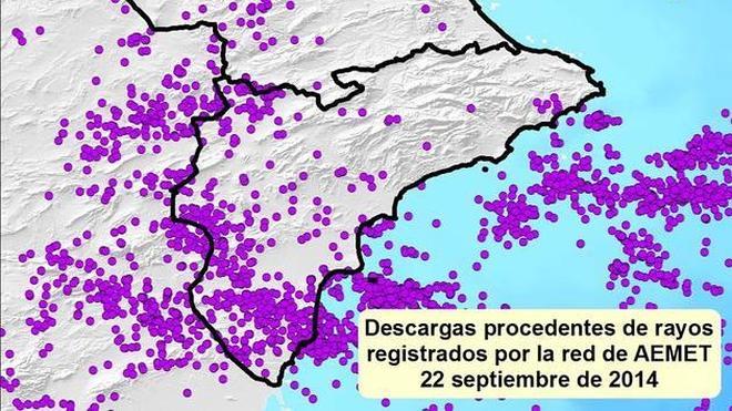 Los incendios causados por rayos se duplican por la extrema sequedad de los montes