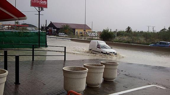 Una tromba de agua y granizo provoca inundaciones en Molina  La Verdad