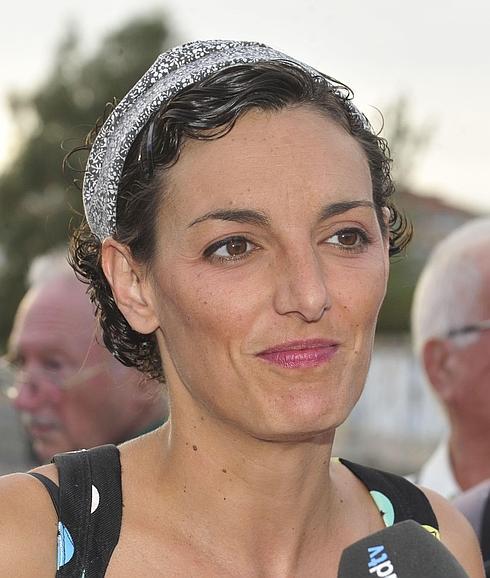 La eurodiputada Lola Sánchez dona parte de su sueldo a 'La Botica del Libro'