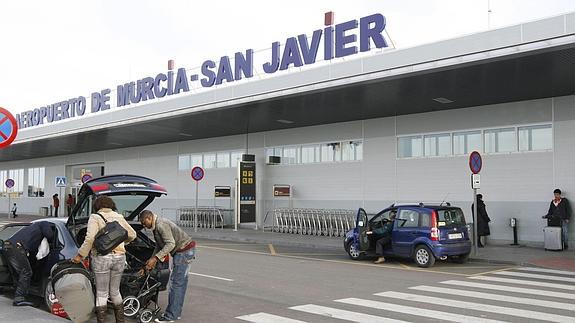 Garre: «Tanto Aena como Defensa o la Comunidad podrían soportar el coste del cierre de San Javier»