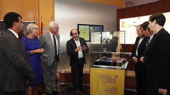 El MARQ exhibe 2 conjuntos campaniformes prehistóricos de Castellón y Holanda