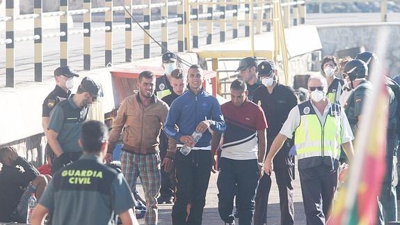 Llega a Cartagena una patera con 13 inmigrantes a bordo
