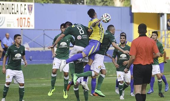 El Orihuela continúa varado