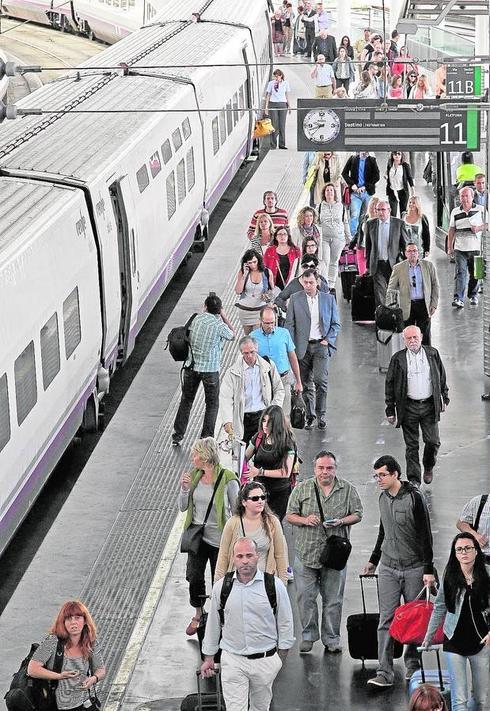 El tren de la costa, paralizado desde 1974, tendría cuatro millones de viajeros al año