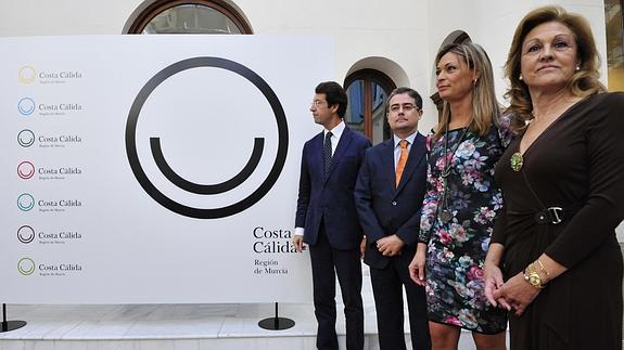 Una sonrisa será la nueva imagen turística de la Región