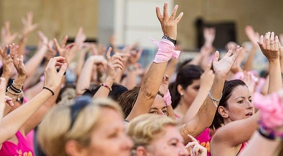 Cerca de 1.200 personas se unen al Día Contra el Cáncer de Mama