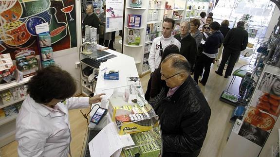 Los farmacéuticos piden a Llombart que «no se queje» de la condena a pagar 7,6 millones