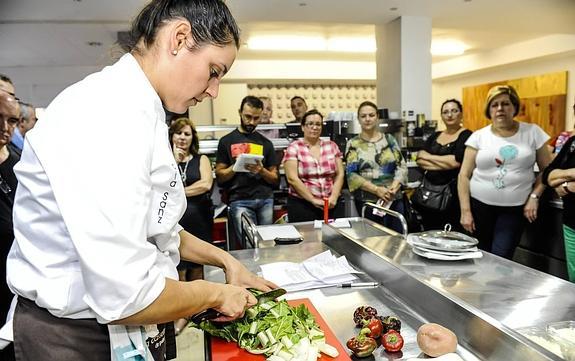 Treinta cocineros, en el curso de recetas locales