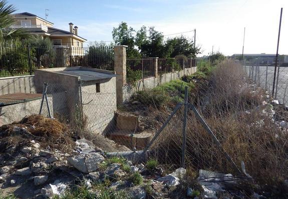 Vecinos de Los Huertos denuncian el estado de suciedad del barrio