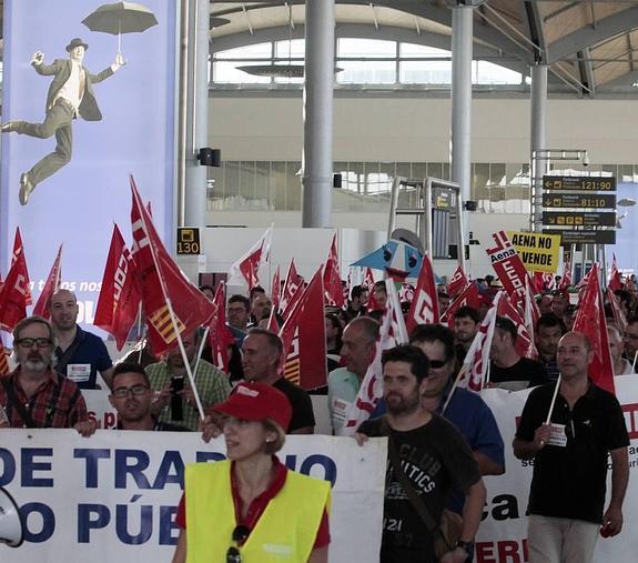 PSOE, EU y Compromís se suman a la protesta en El Altet por la privatización de Aena