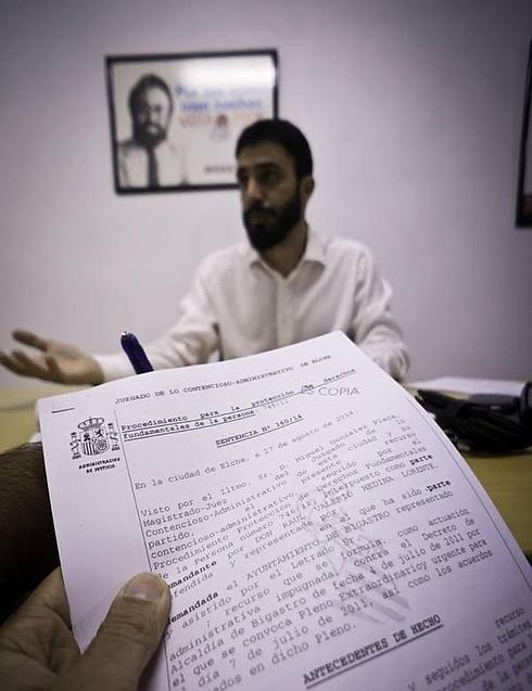 El PSOE acusa a Bañuls de no acatar el fallo del Contencioso «para mantener el sueldo»