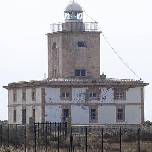 EU propone el uso público del faro de Tabarca frente a su uso hotelero