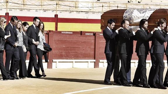 Vuelta al ruedo y salida por la puerta grande de José Mari Manzanares