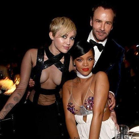 Rihanna y Miley Cyrus compiten por el escote más grande