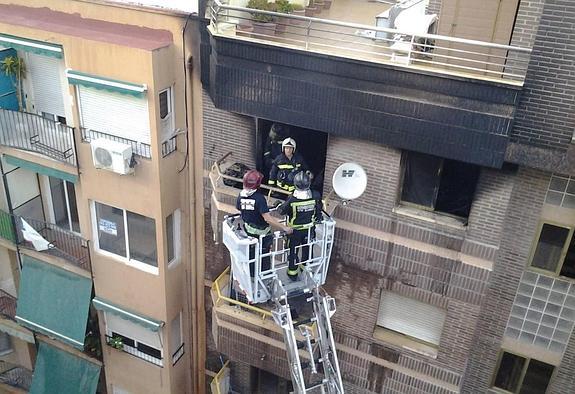 El jefe de Bomberos prohíbe el uso de cuerdas y arneses por el mal estado de los utensilios