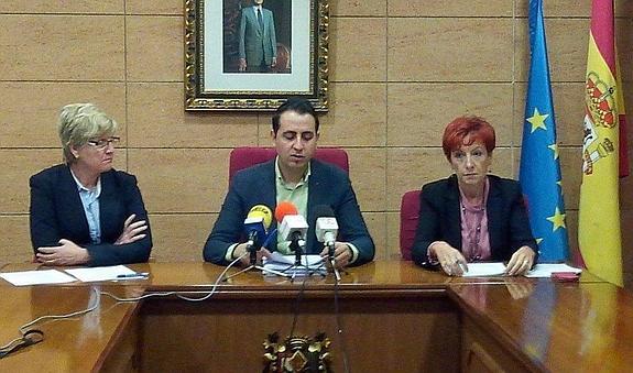 El tripartito logra un ahorro de 127.000 euros en retribuciones de los concejales