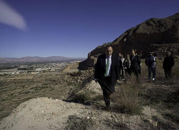 Un ambicioso plan de forestación convertirá la antigua cantera en un parque de montaña