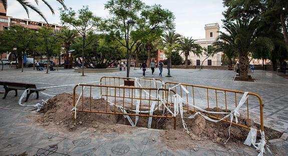 Atención Urbana remodela la plaza San Juan de Dios con medios propios y sin costes