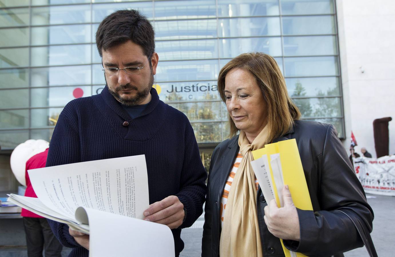 EU se querella contra la mitad del Consell por ocultar información