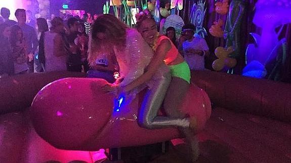 Miley Cyrus: Sexo, drogas y penes gigantes