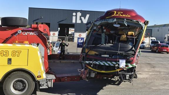 La Guardia Civil analiza los frenos del autobús accidentado en Cieza