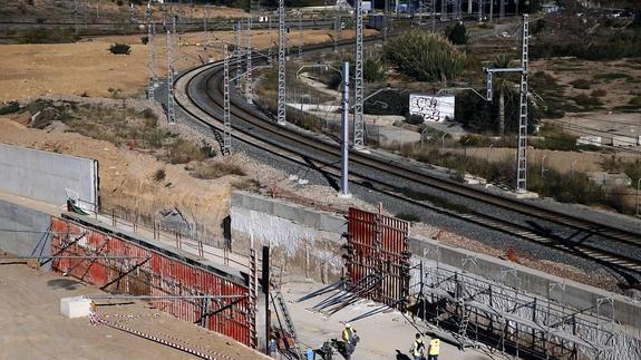 Bonig afirma que las obras del Corredor Mediterráneo «siguen su curso»