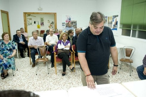 La oposición exige investigar los contratos del pedáneo dimitido