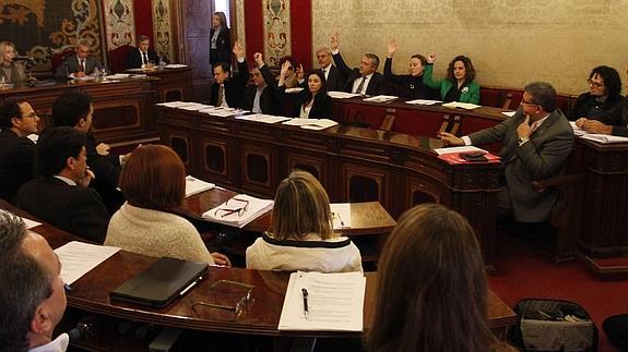 El PP niega el turno de palabra a la oposición en el pleno de renuncia de Castedo