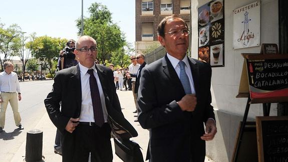 Los tres hijos del alcalde tuvieron 255.400 euros metidos a plazo fijo en el año 2011