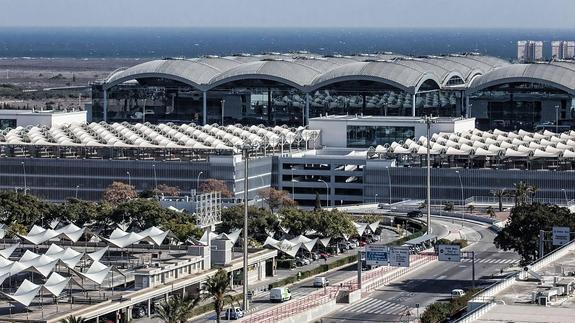 El aeropuerto Alicante-Elche alcanza la cifra histórica de 10.065.873 viajeros