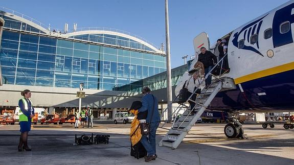 Las aerolíneas low cost transportaron 4,6 millones de viajeros a la Comunitat