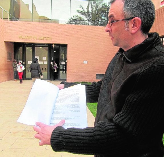 El Orihuela demanda a Galiano por crear dudas sobre el uso del dinero municipal