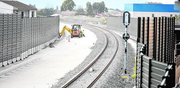 Adif monta una sola vía del AVE para que pueda llegar este año a Murcia