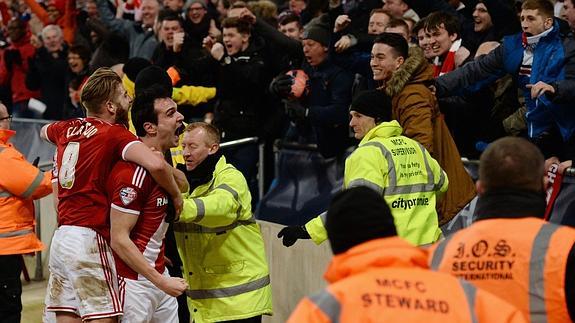Un gol de Kike García da la puntilla al Manchester City en la Copa inglesa