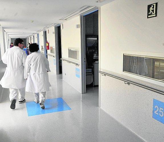 El Santa Lucía aplaza pruebas médicas por la saturación en la puerta de Urgencias