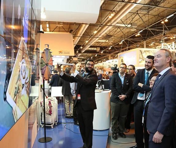 Fabra anuncia nuevas ayudas para superar los 24 millones de turistas y crear empleo