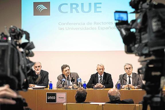 Los rectores se plantan ante Wert y pactan no impartir grados de tres años hasta 2017