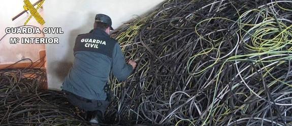 La Guardia Civil detiene a cuatro personas y se incauta de más de nueve toneladas de cable de cobre