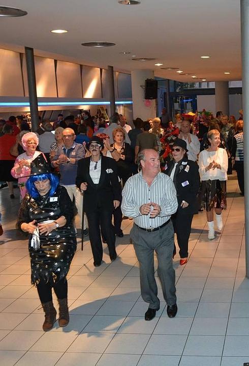 La Tercera Edad celebra su baile de Carnaval