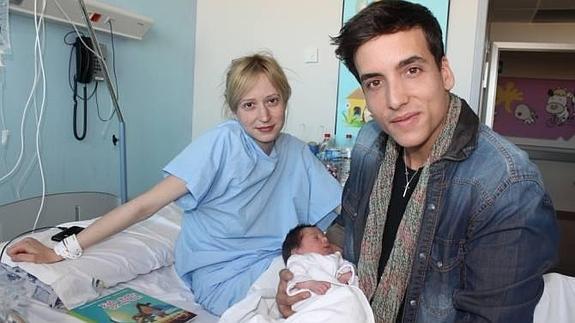 Dedica una canción a su bebé recién nacido y a Xuso Jones en Torrevieja